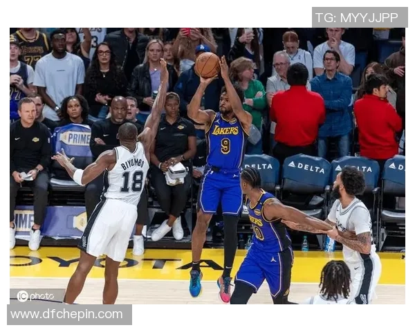 马刺与湖人精彩对决12月8日比赛录像回放全程回顾与精彩瞬间分析